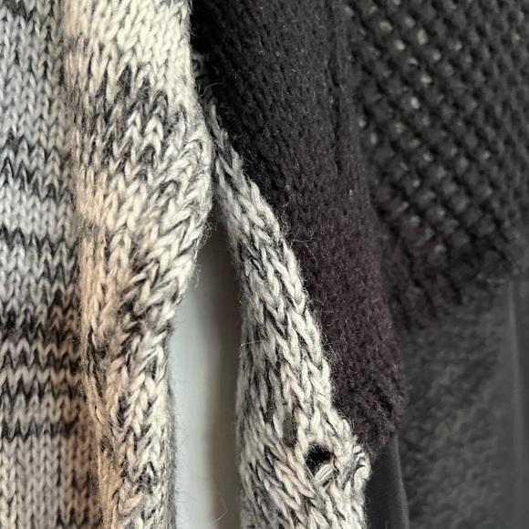 DEX Scoop Neck Open Knit Contrast Chiffon Back Sweater Large Gray / Black - Picture 15 of 16